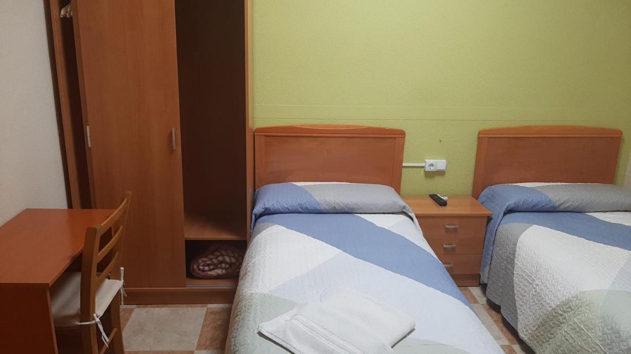 Hostal Los Amigos Ла-Рода Экстерьер фото