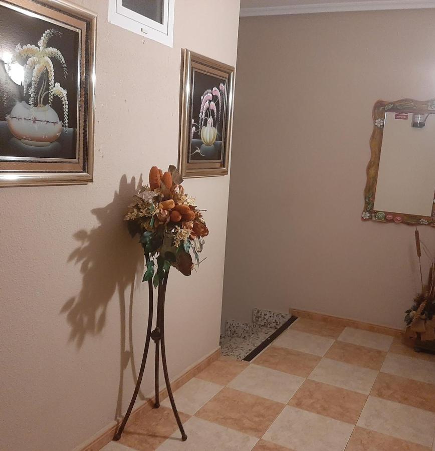 Hostal Los Amigos Ла-Рода Экстерьер фото