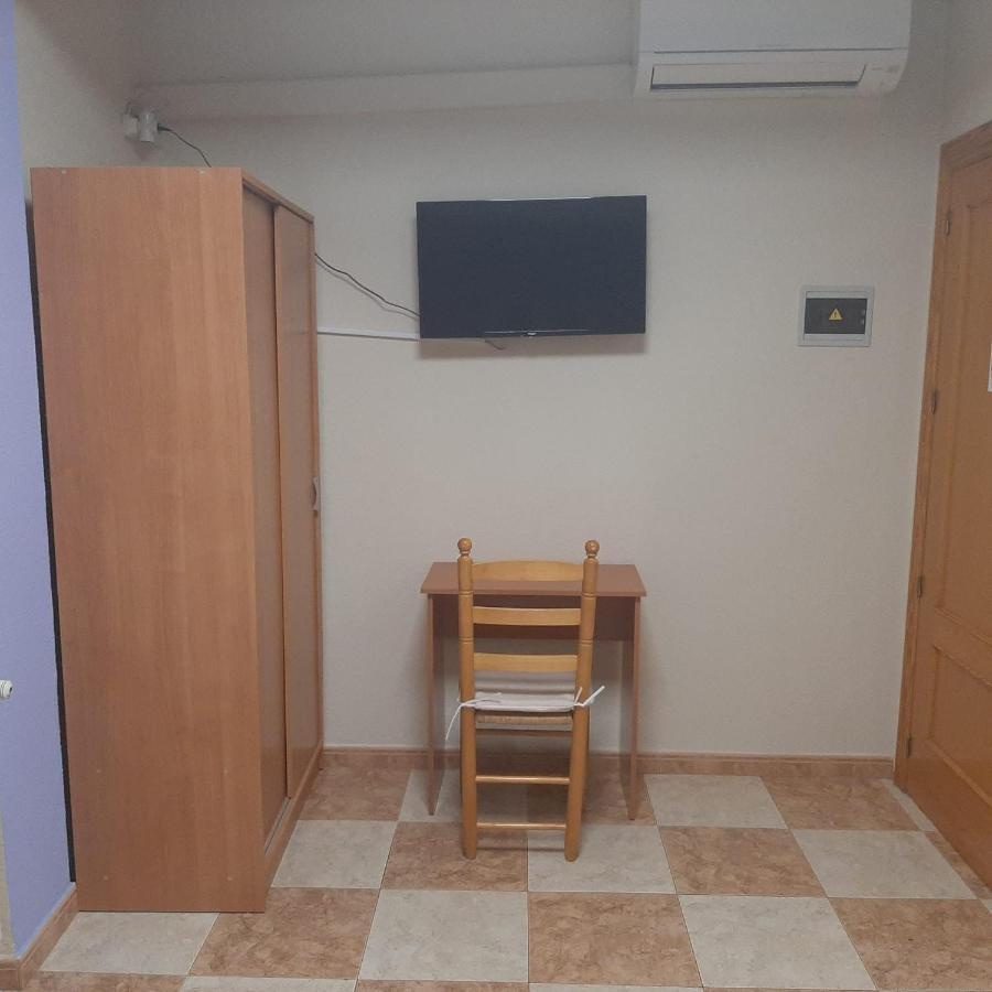 Hostal Los Amigos Ла-Рода Экстерьер фото