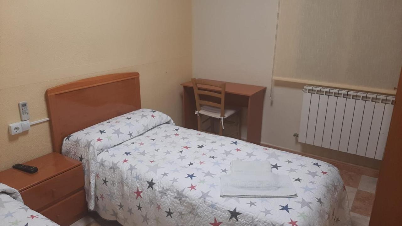 Hostal Los Amigos Ла-Рода Экстерьер фото